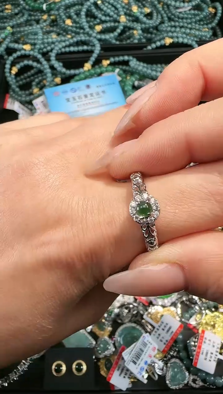 【闪购商品】翡翠吊坠(赠链)未镶嵌天然翡翠A货