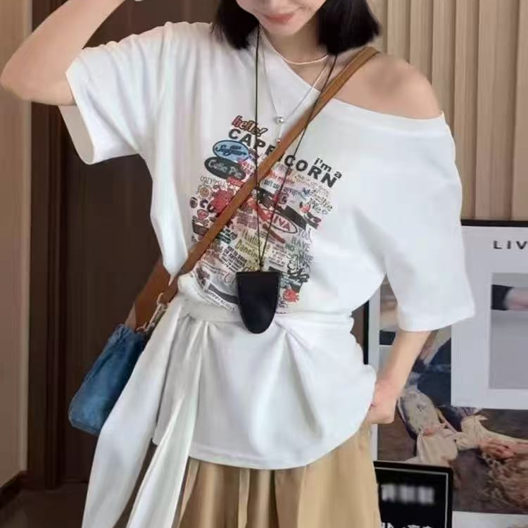 阳阳家新款纯欲漏肩涂鸦斜肩短袖C35076