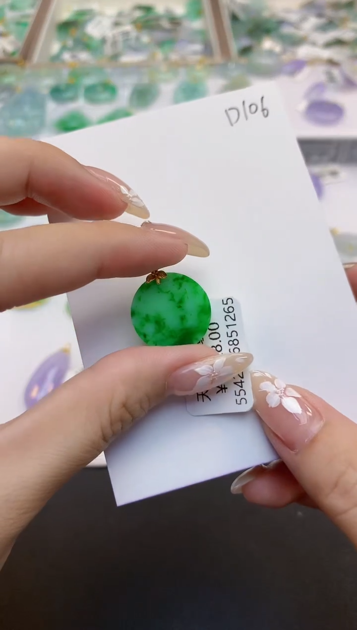 翡翠18K金镶嵌颈饰天然缅甸a货翡翠