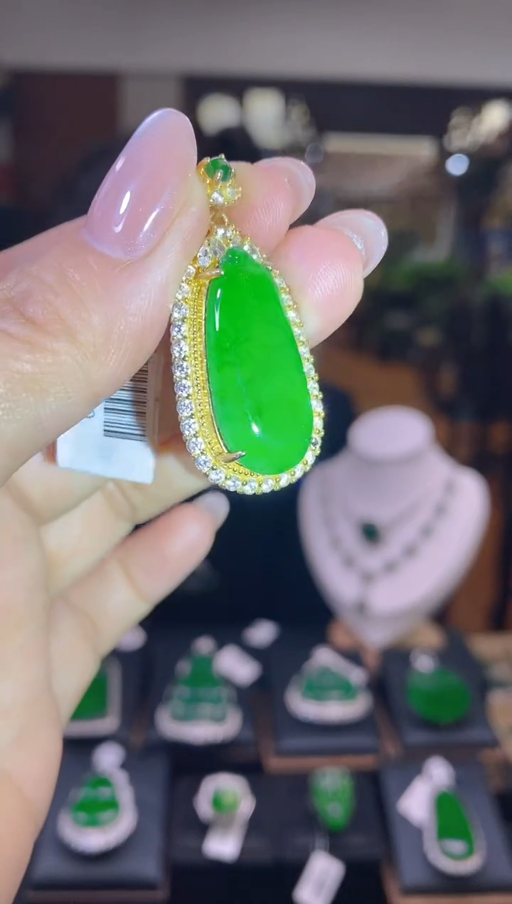 【闪购商品】翡翠吊坠(不含链)未镶嵌翡翠吊坠