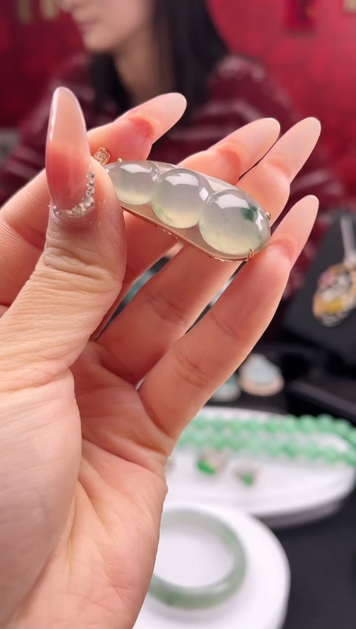 【闪购商品】翡翠颈饰18K金镶嵌吊坠