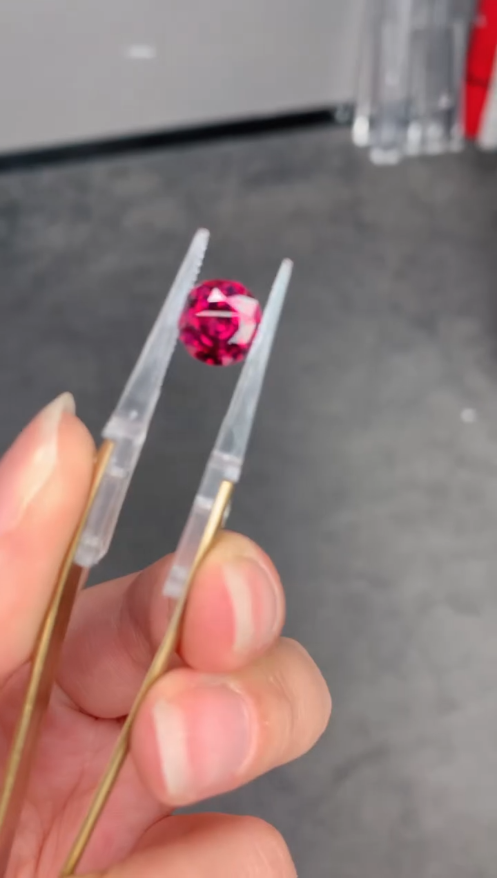 石榴石裸石未镶嵌3.7ct镁铝榴石