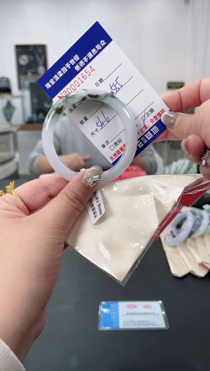 【闪购商品】翡翠手镯未镶嵌天然翡翠A货