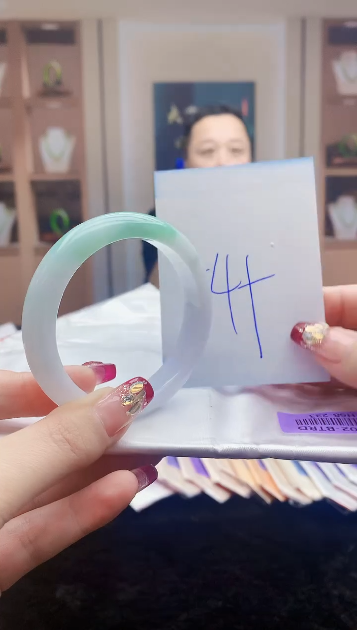 【闪购商品】翡翠手镯未镶嵌    H68-233