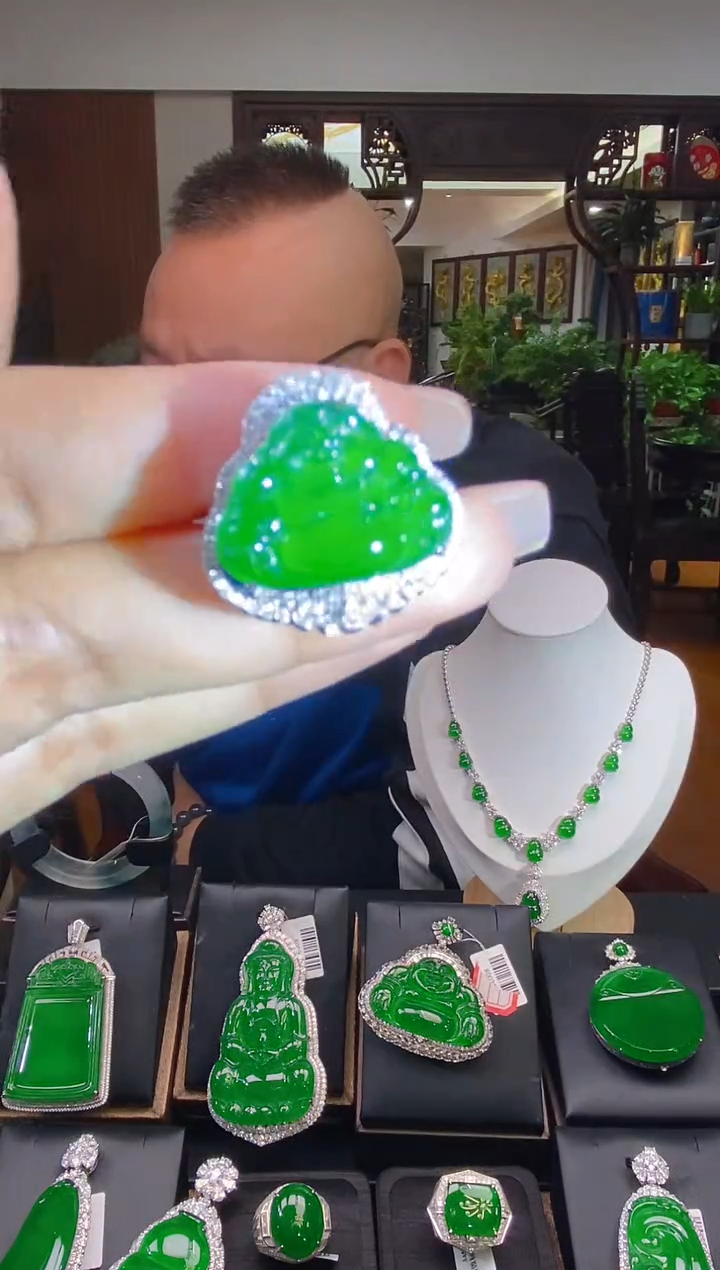 【闪购商品】翡翠吊坠(不含链)18K金镶嵌翡翠吊坠