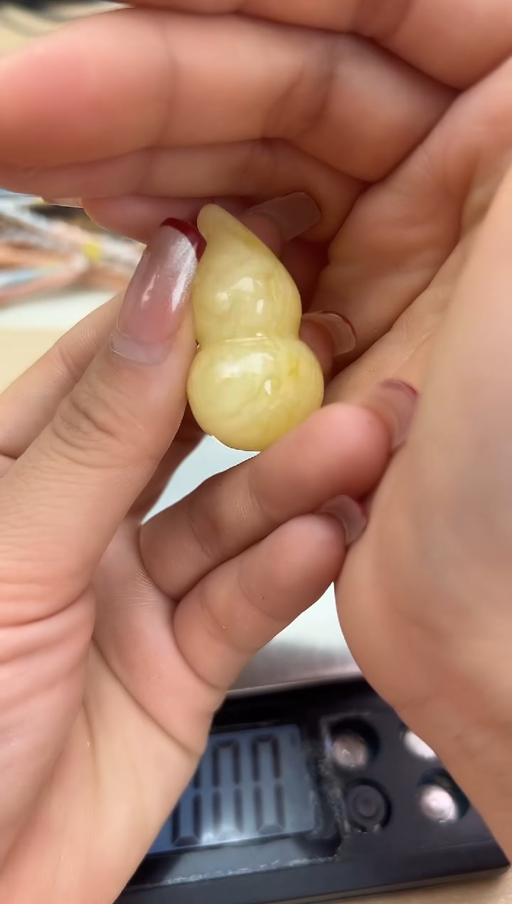 【闪购商品】琥珀裸石未镶嵌蜜蜡吊坠