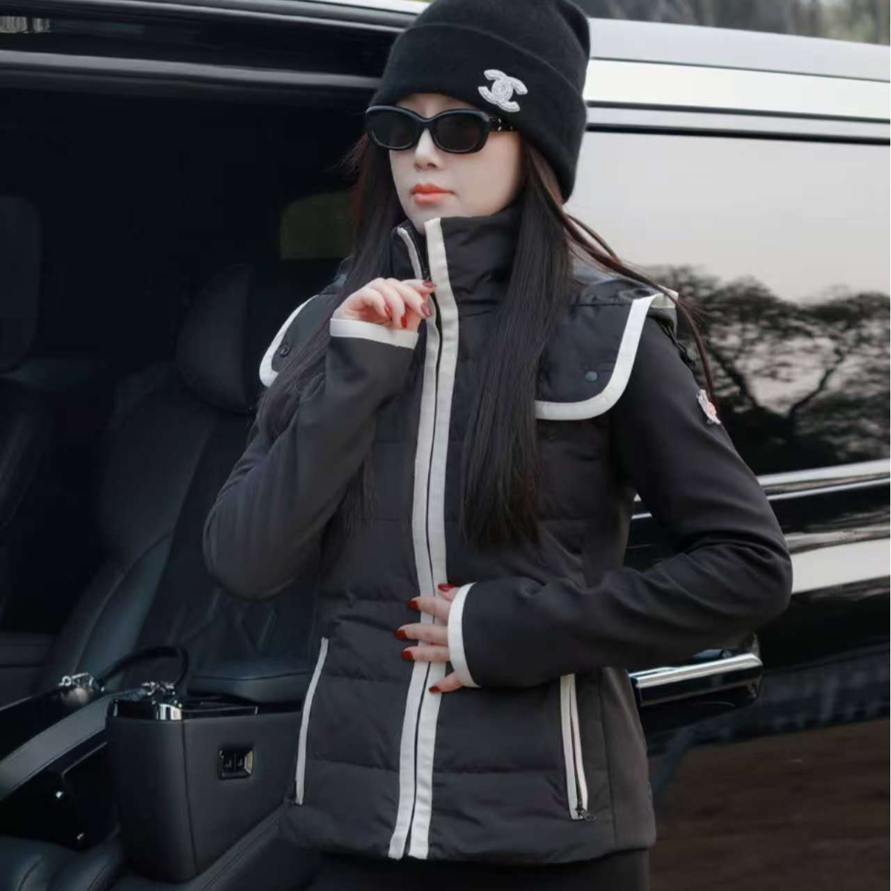 新款滑雪羽绒服女短款连帽加厚保暖外套滑雪服