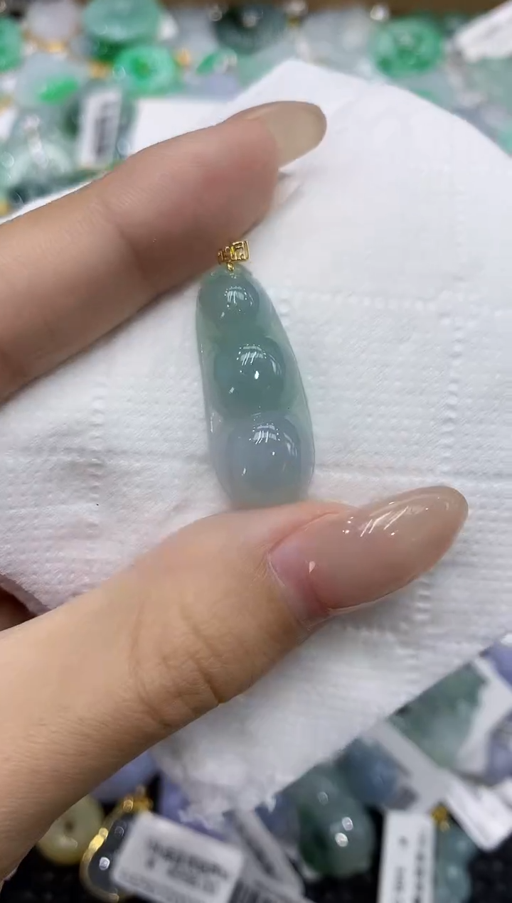 翡翠18K金镶嵌颈饰111111111111