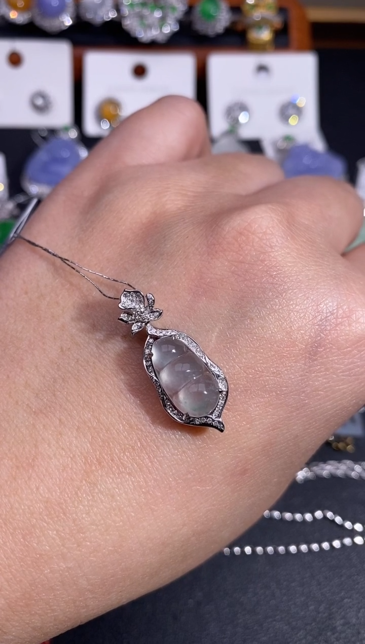 【闪购商品】翡翠颈饰18K金镶嵌吊坠