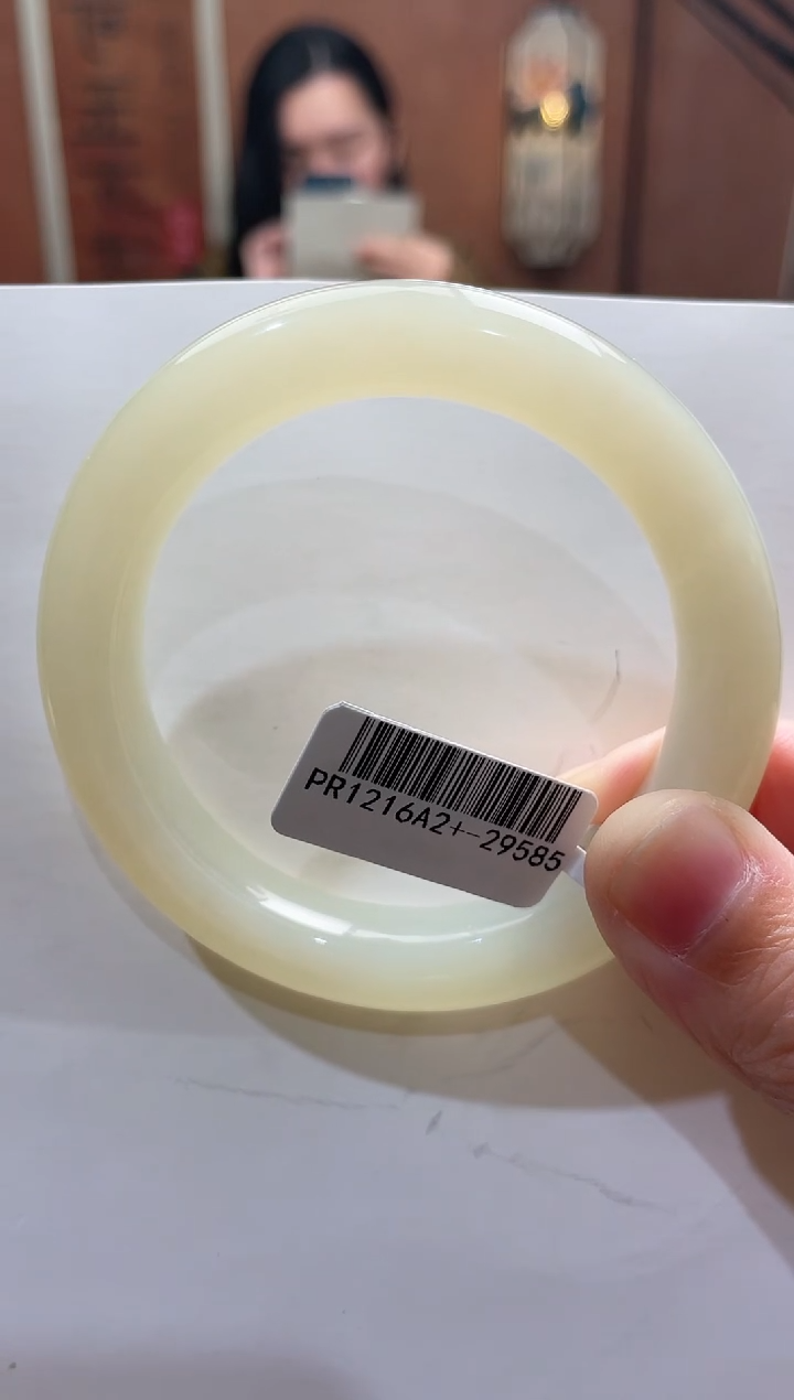 【闪购商品】和田玉手镯未镶嵌55+圈口