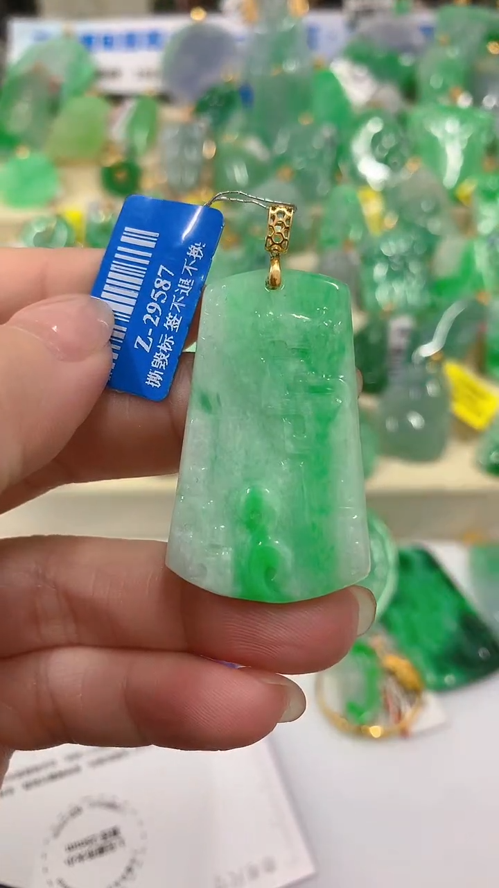 【闪购商品】翡翠吊坠(不含链)18K金镶嵌挂件