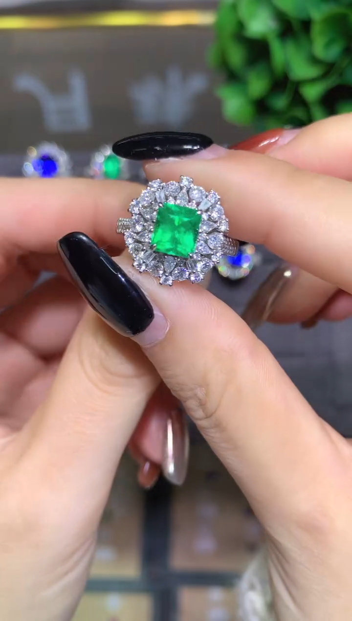 18K金镶嵌戒指祖母绿1.48CT