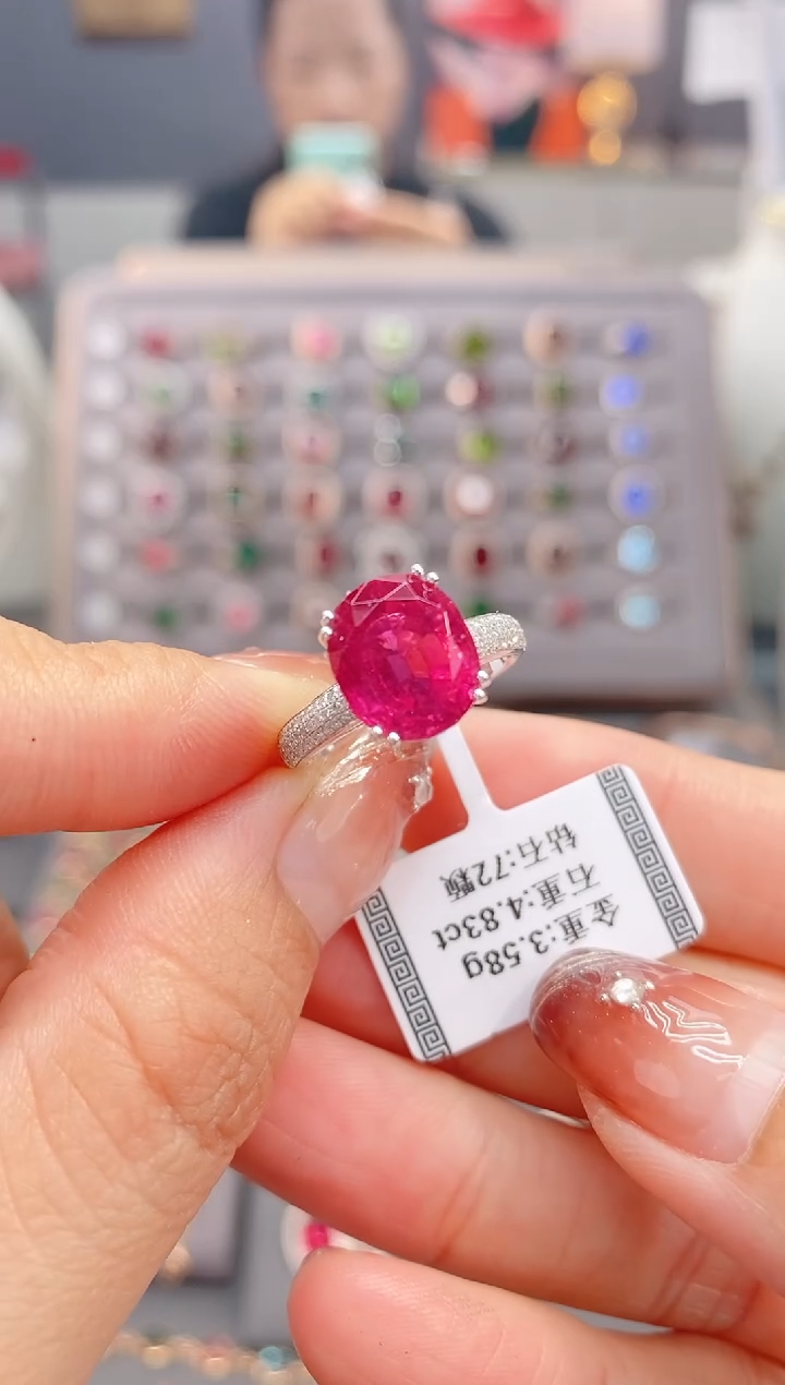 18K金镶嵌戒指碧玺4.83    