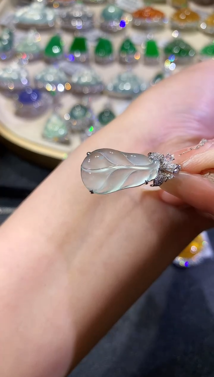 【闪购商品】翡翠吊坠(不含链)18K金镶嵌89-叶子