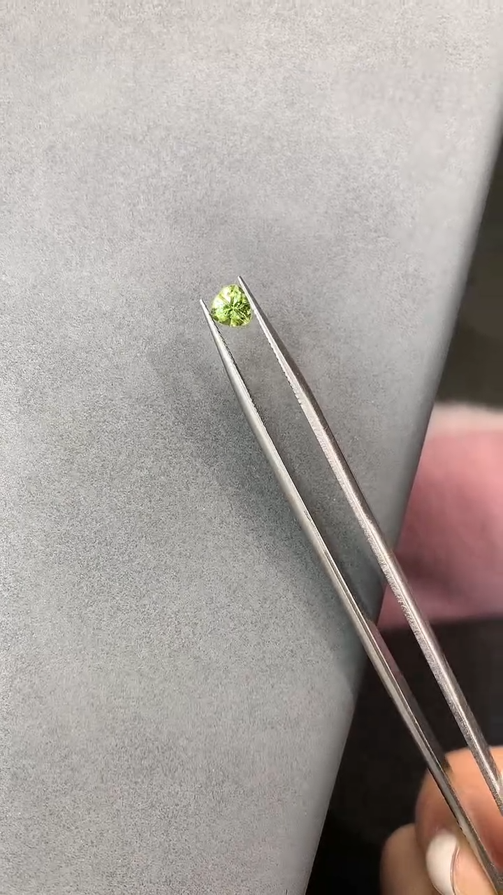 未镶嵌橄榄石笔搁1裸石多样性发一颗