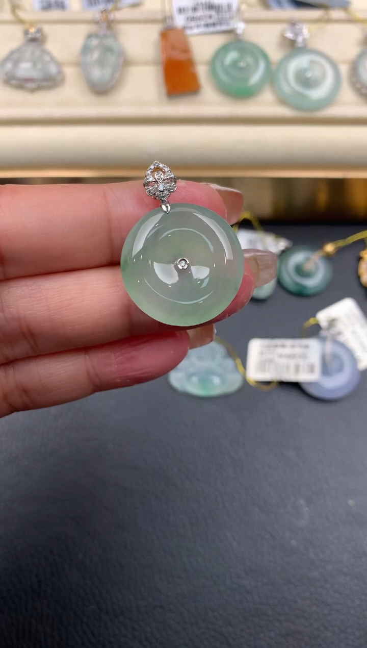 【闪购商品】翡翠颈饰18K金镶嵌D855       