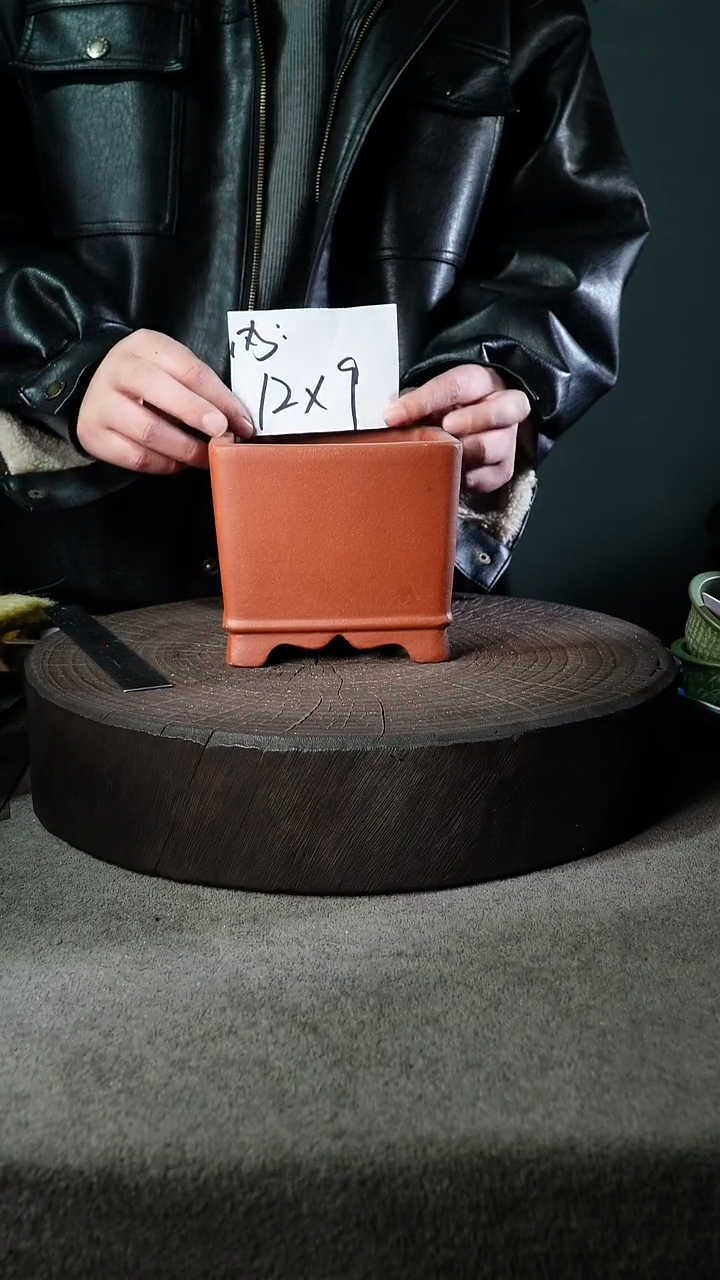 A宜兴紫砂小花盆