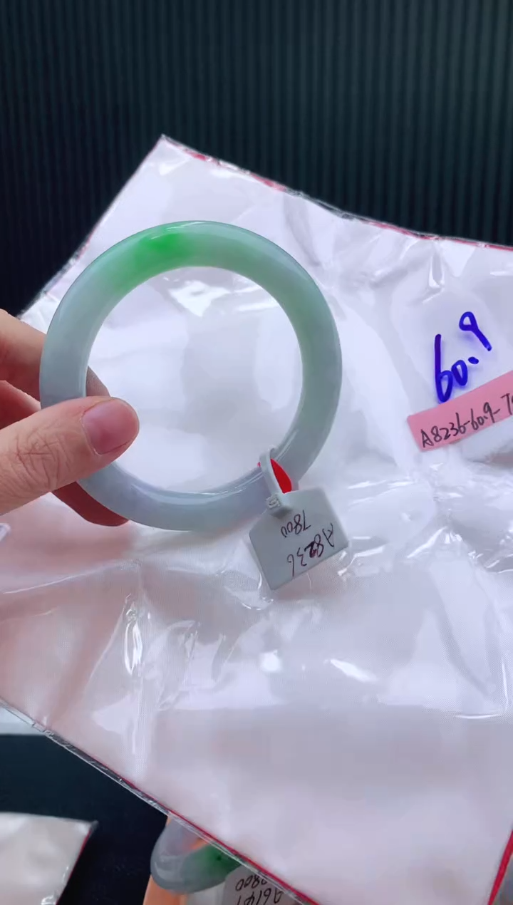未镶嵌手镯翡翠60+