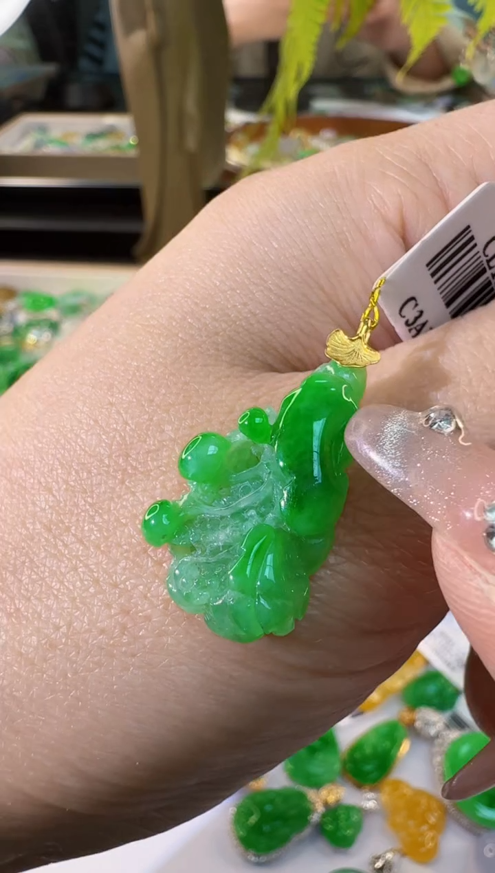 【闪购商品】翡翠吊坠(不含链)18K金镶嵌缅甸翡翠A货吊坠