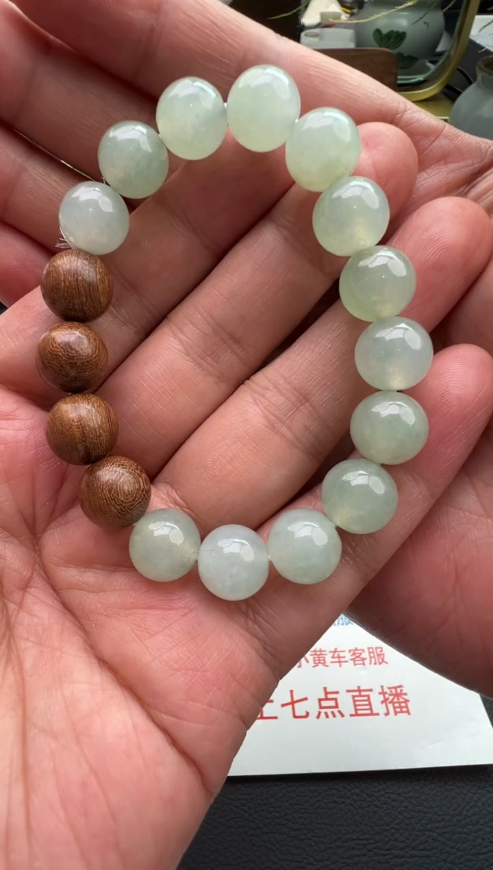 颈饰未镶嵌翡翠开****?翡翠颈饰