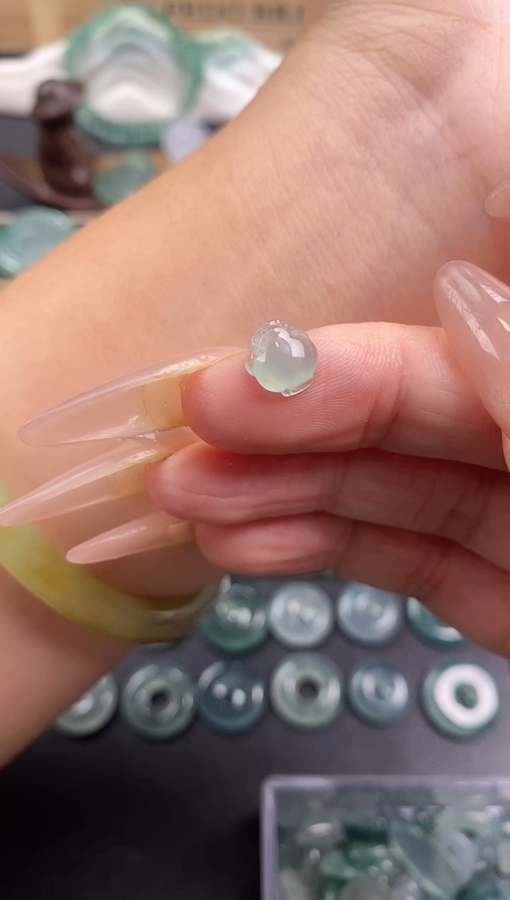 颈饰未镶嵌翡翠金蟾