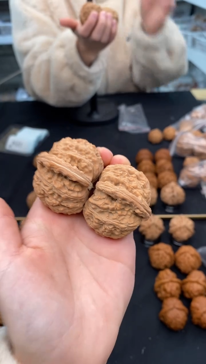 【闪购商品】文玩核桃把件白狮子43-t324