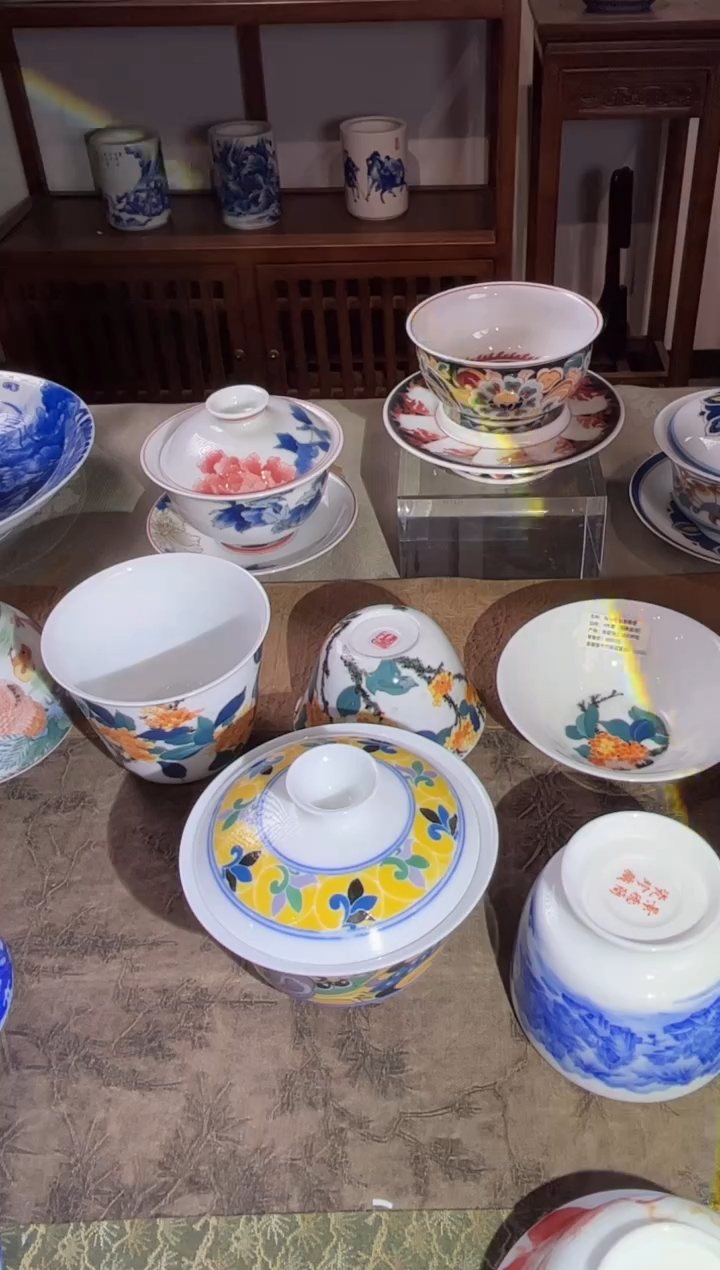 胡*师景德镇文祥窑手工釉下彩陶瓷盖碗微瑕