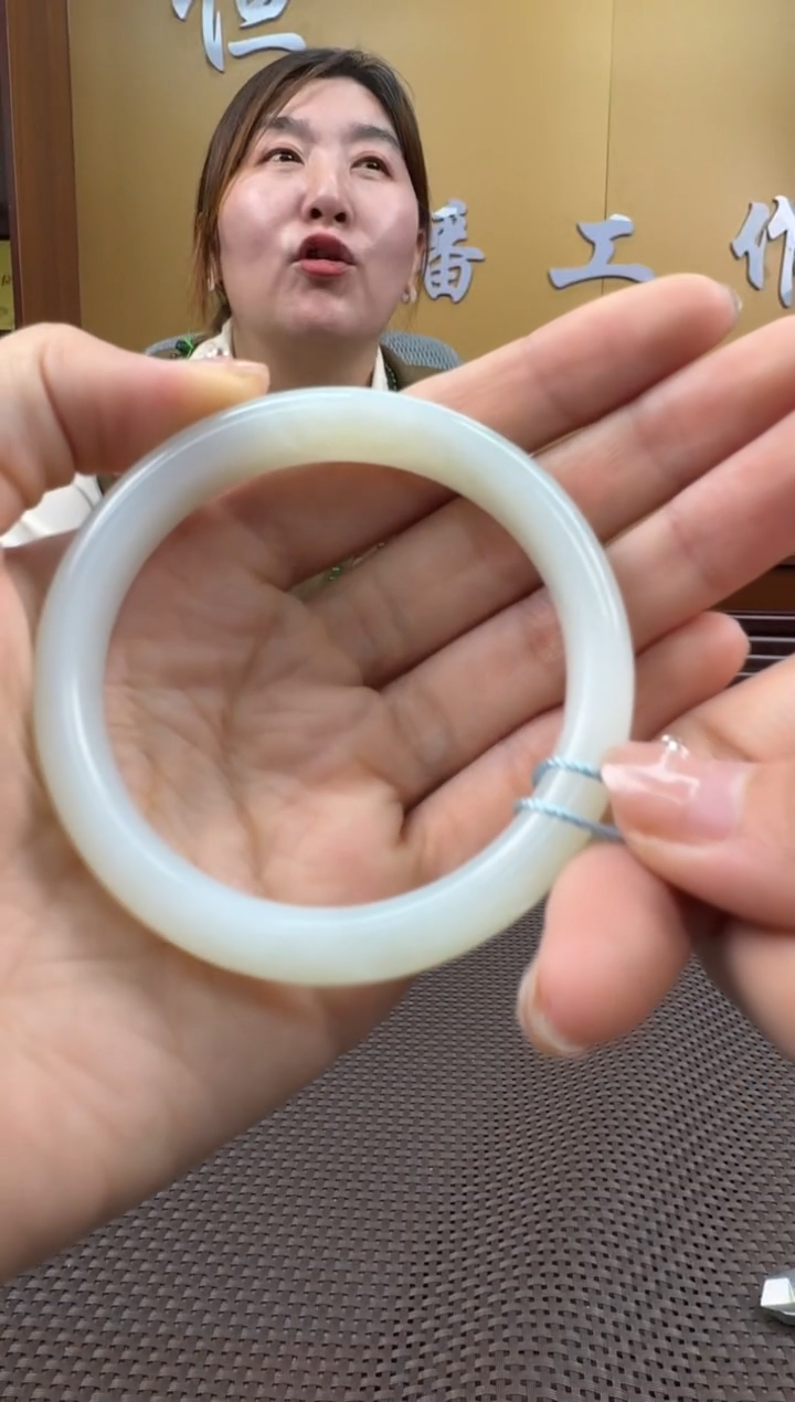 【闪购商品】和田玉手镯未镶嵌55