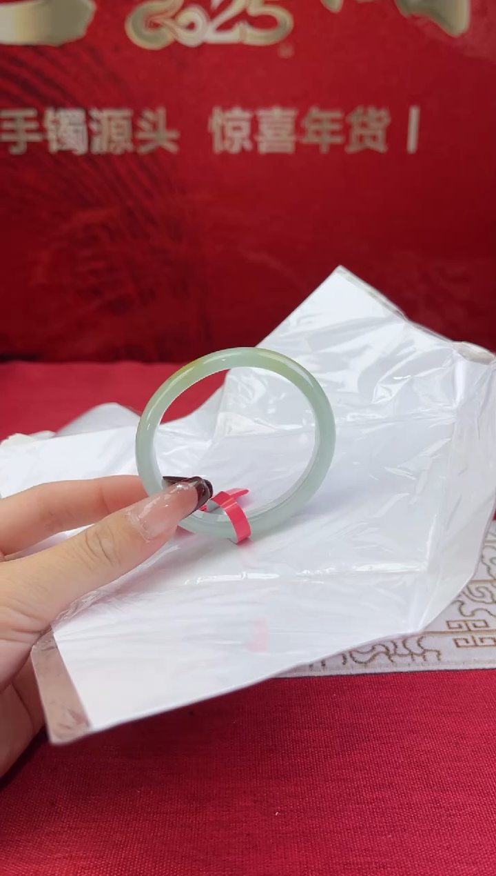 【闪购商品】翡翠手镯未镶嵌翡翠手镯/贵妃镯