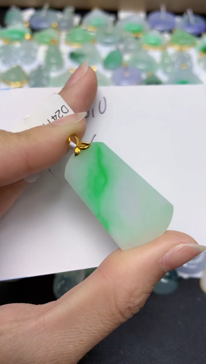 【闪购商品】翡翠18K金镶嵌颈饰 天然翡翠A货