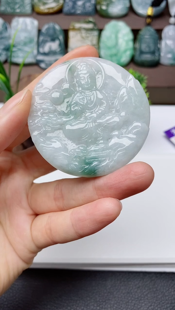 翡翠未镶嵌颈饰多样性发其一