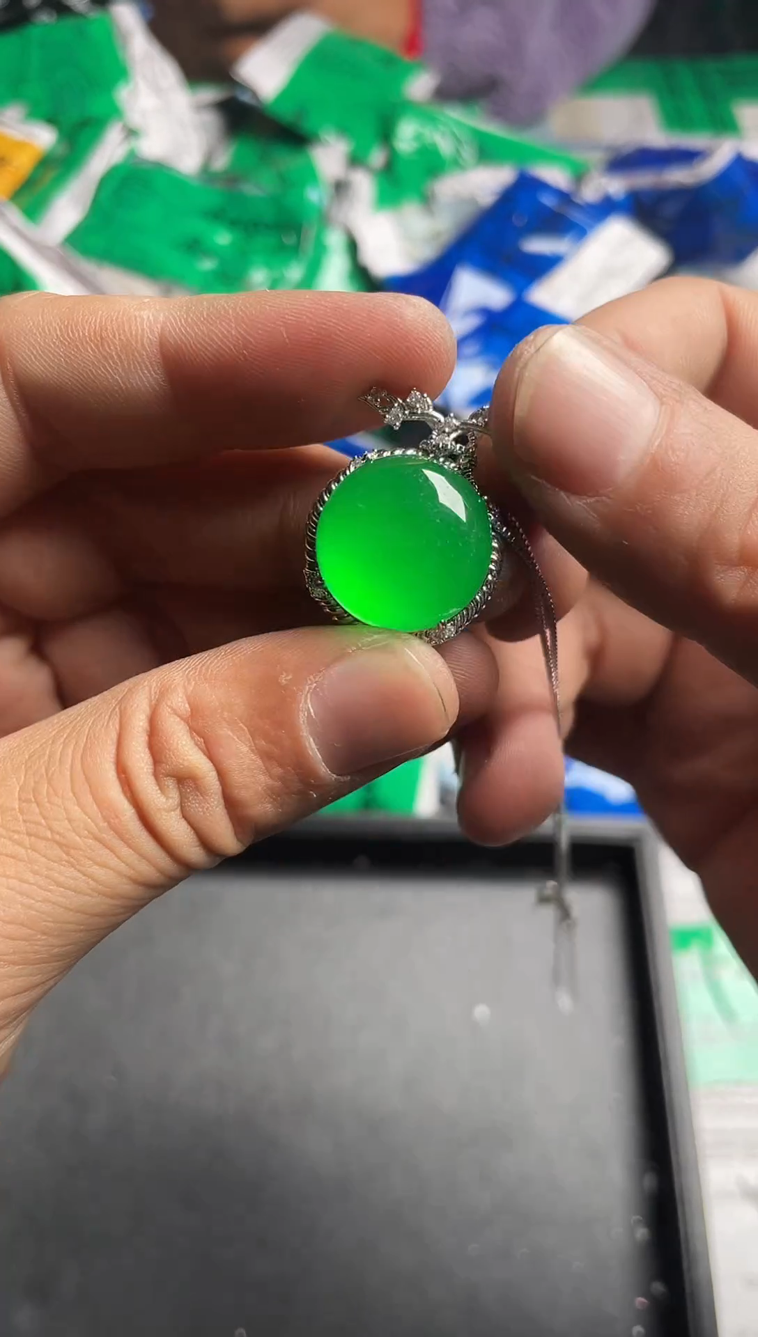 强子收货--所见即所得--多样性发货--绿色蛋面吊坠