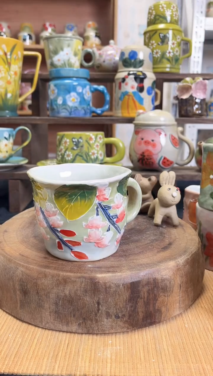 摆件手绘高温釉下陶瓷