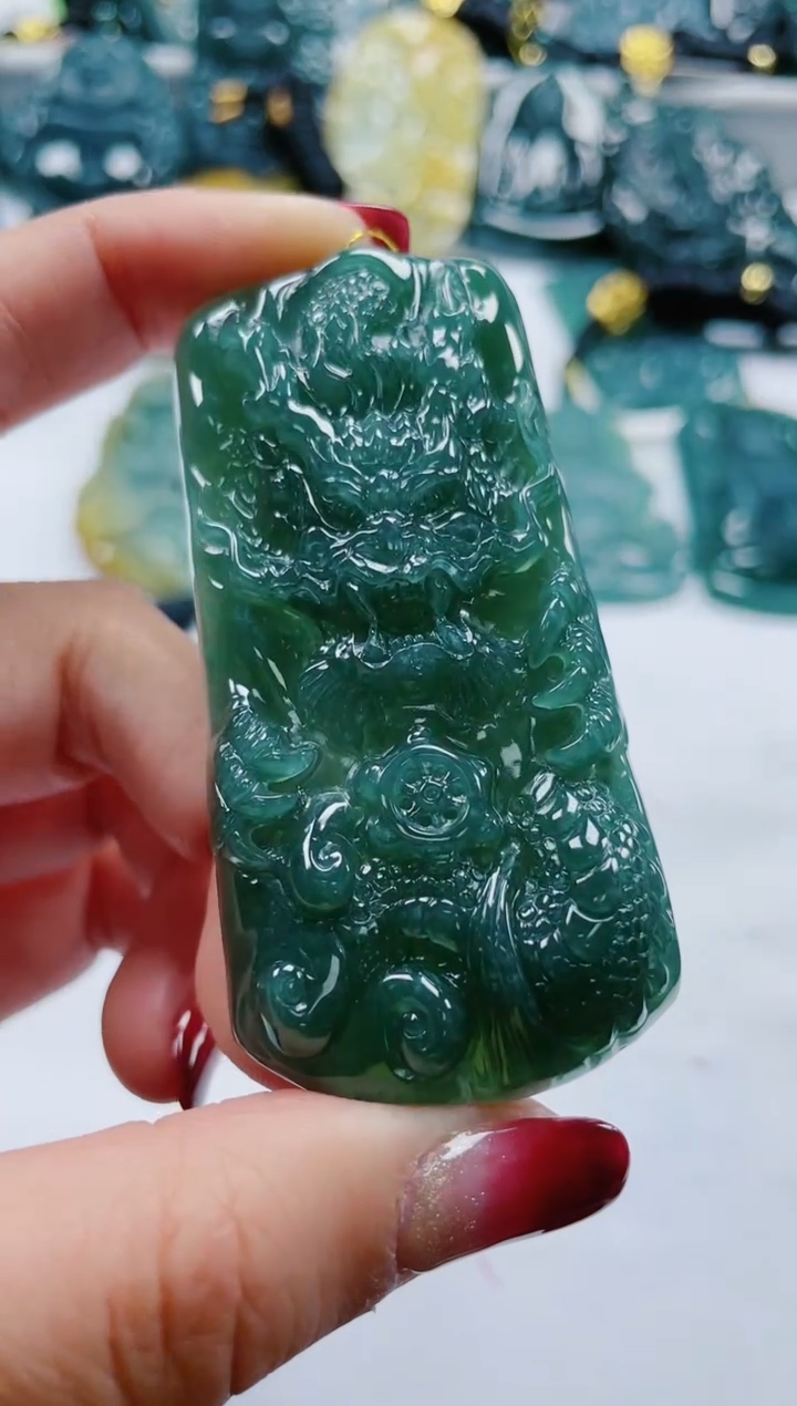 【闪购商品】翡翠颈饰未镶嵌           