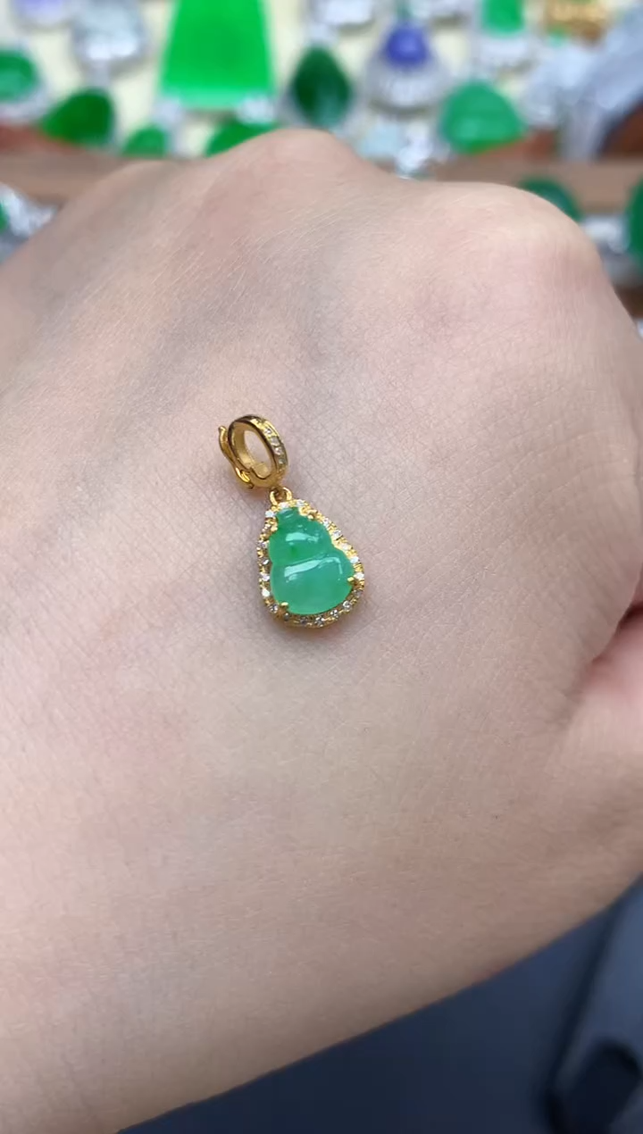 颈饰18K金镶嵌翡翠105-中国好珍宝