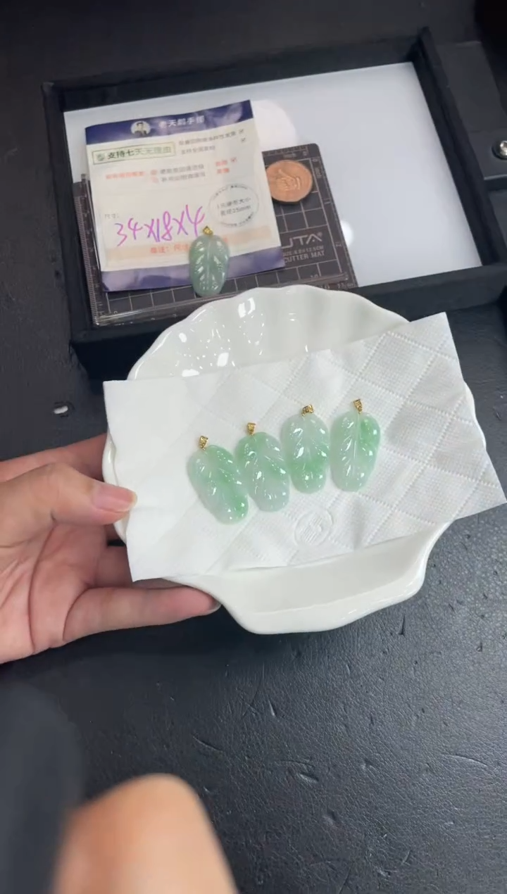 【闪购商品】翡翠挂件18K金镶嵌叶子FL10配绳/多样性发其一CP