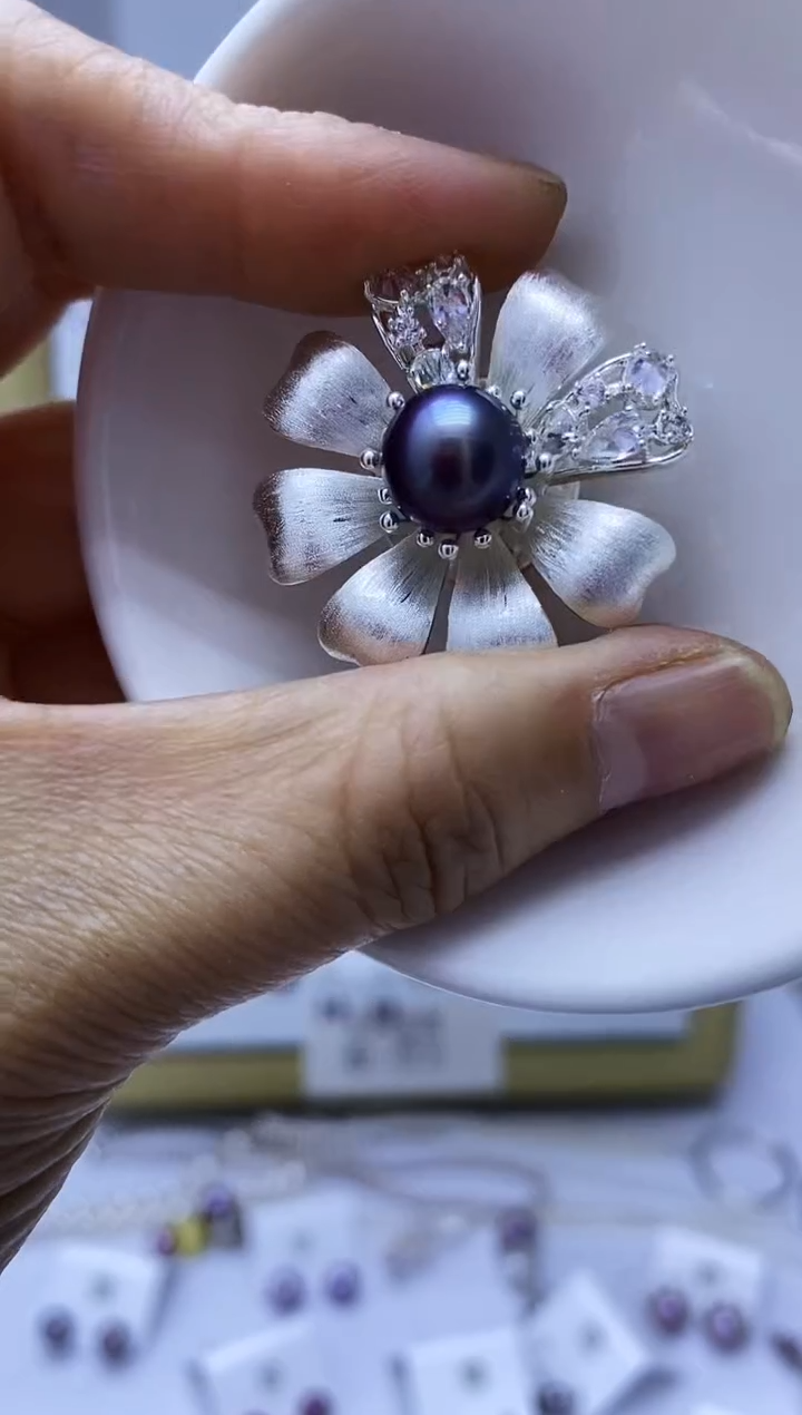 合金胸饰淡水珍珠胸针