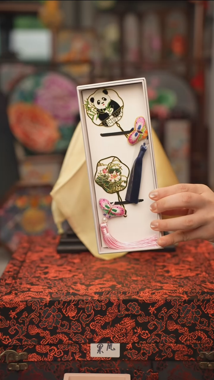 扇子绣花吊坠非遗