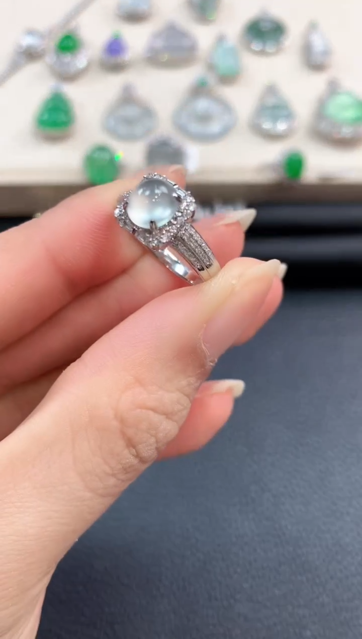 【闪购商品】翡翠戒指18K金镶嵌b63        