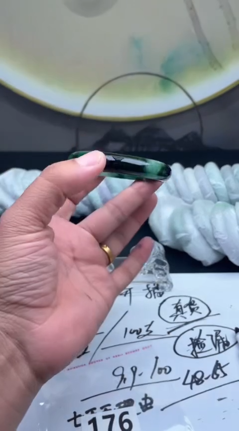 下单就是图片的手镯，放心冲！A176