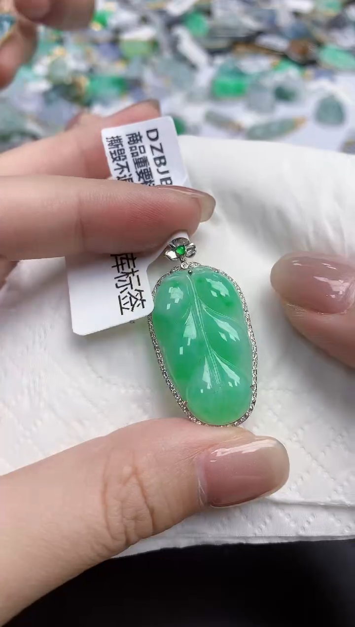 【闪购商品】翡翠颈饰18K金镶嵌天然缅甸翡翠A货