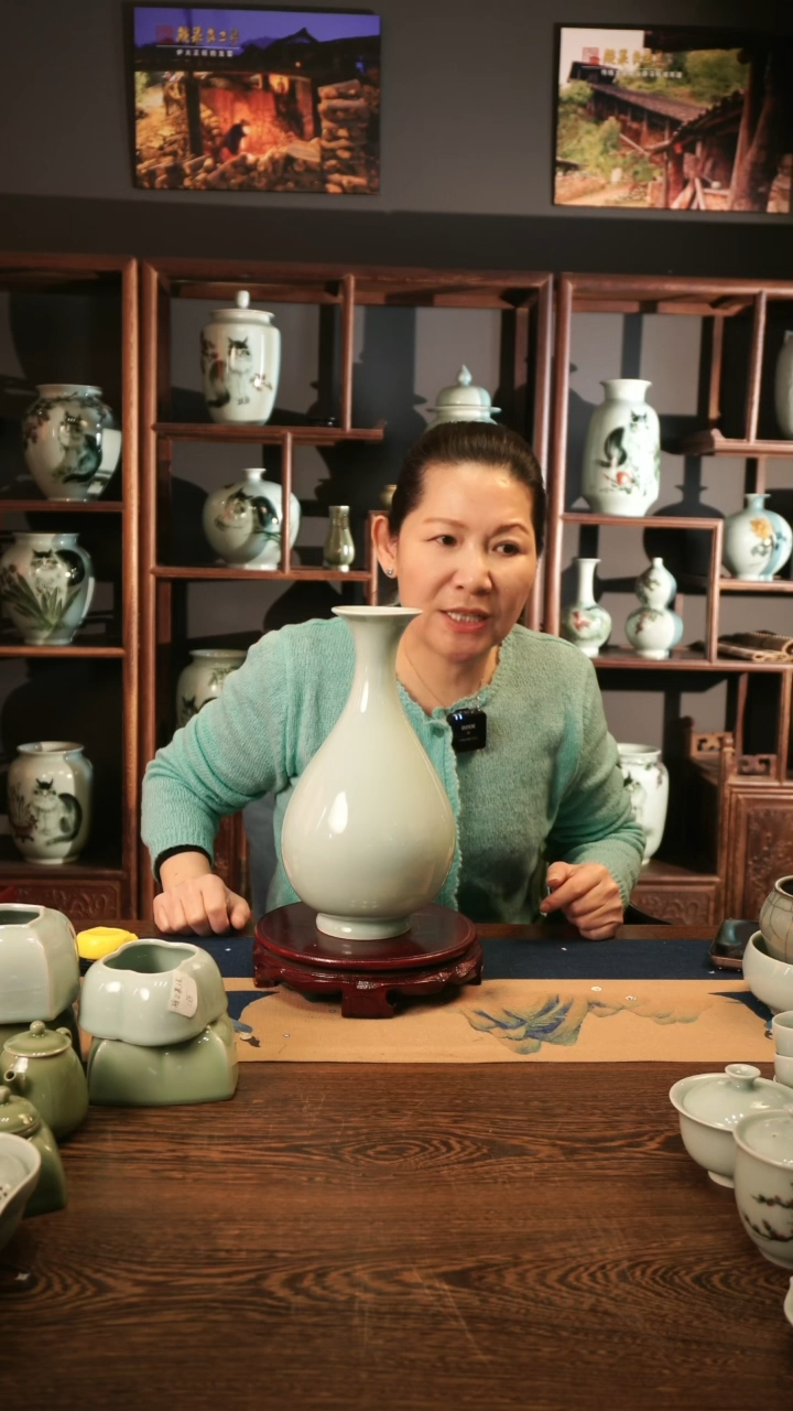 【闪购商品】龙泉青瓷 粉青 玉壶春