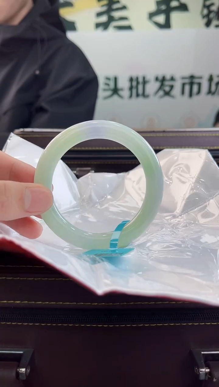 【闪购商品】翡翠手镯未镶嵌手镯