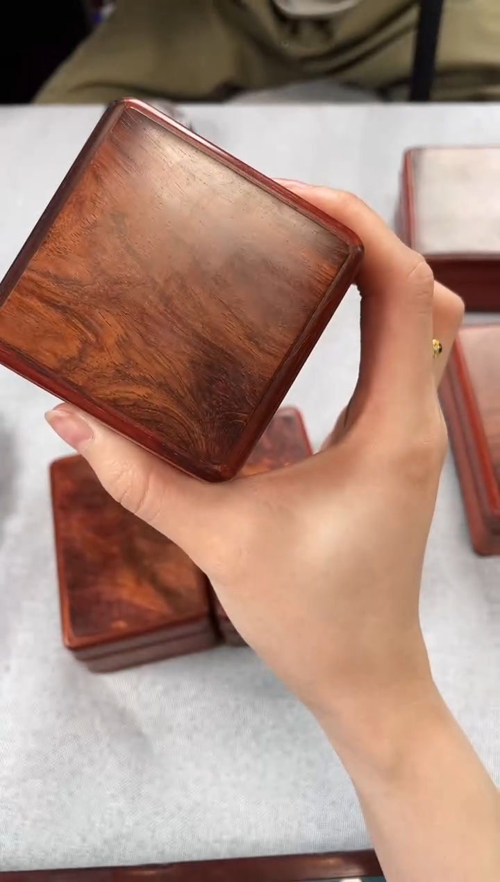 【闪购商品】紫檀木类成套家具镶嵌黄花梨面包盒