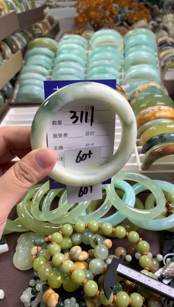 【闪购商品】蛇纹石玉手镯未镶嵌3111