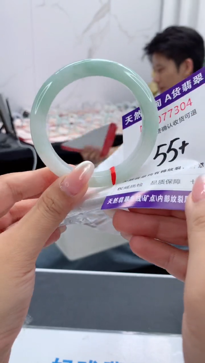 翡翠手镯未镶嵌有纹，完美者勿拍