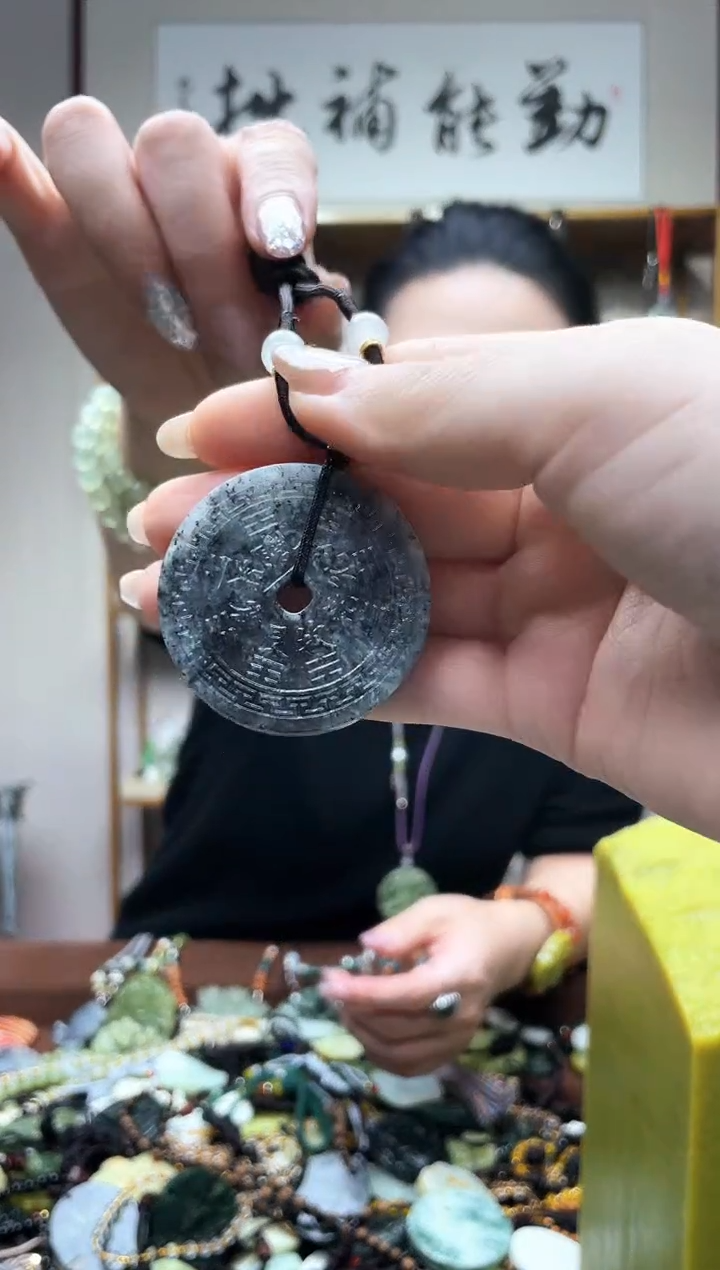 未镶嵌岫玉吊坠·1