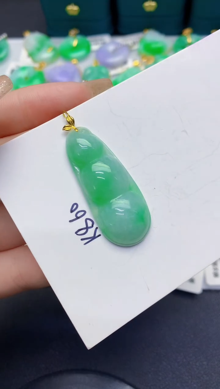 颈饰18K金镶嵌翡翠缅甸天然翡翠A货