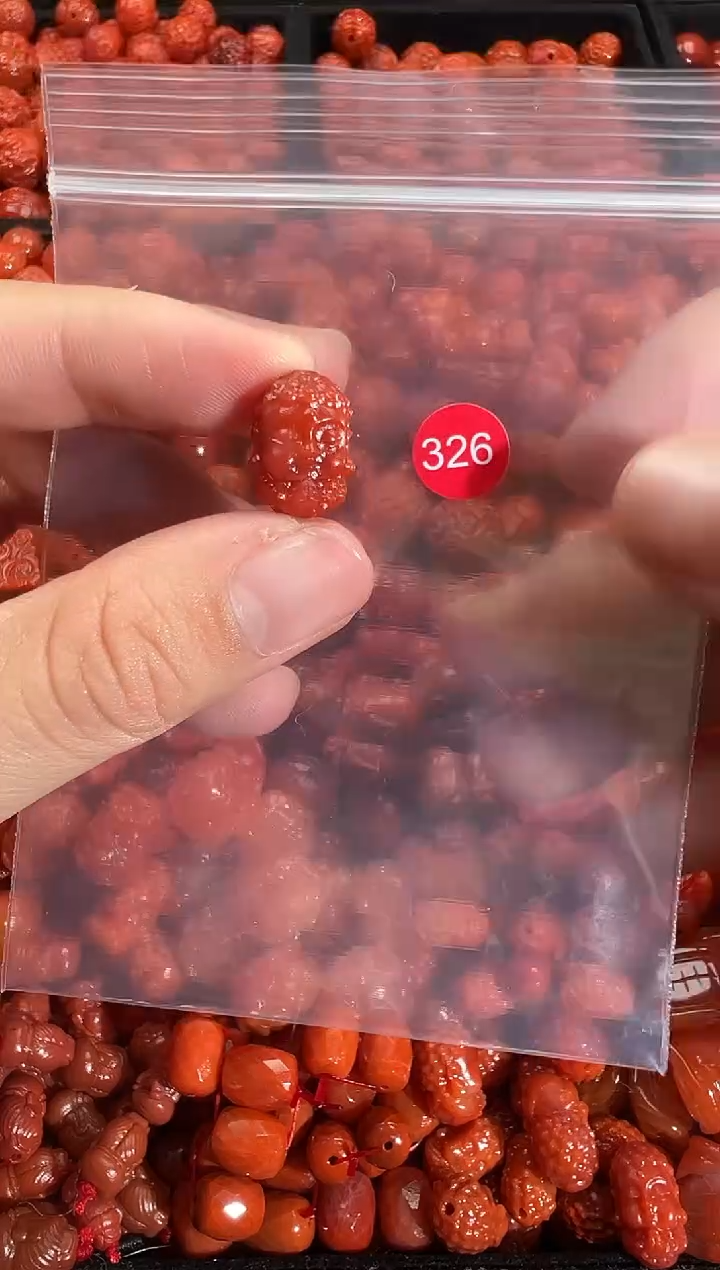 颈饰未镶嵌南红玛瑙1