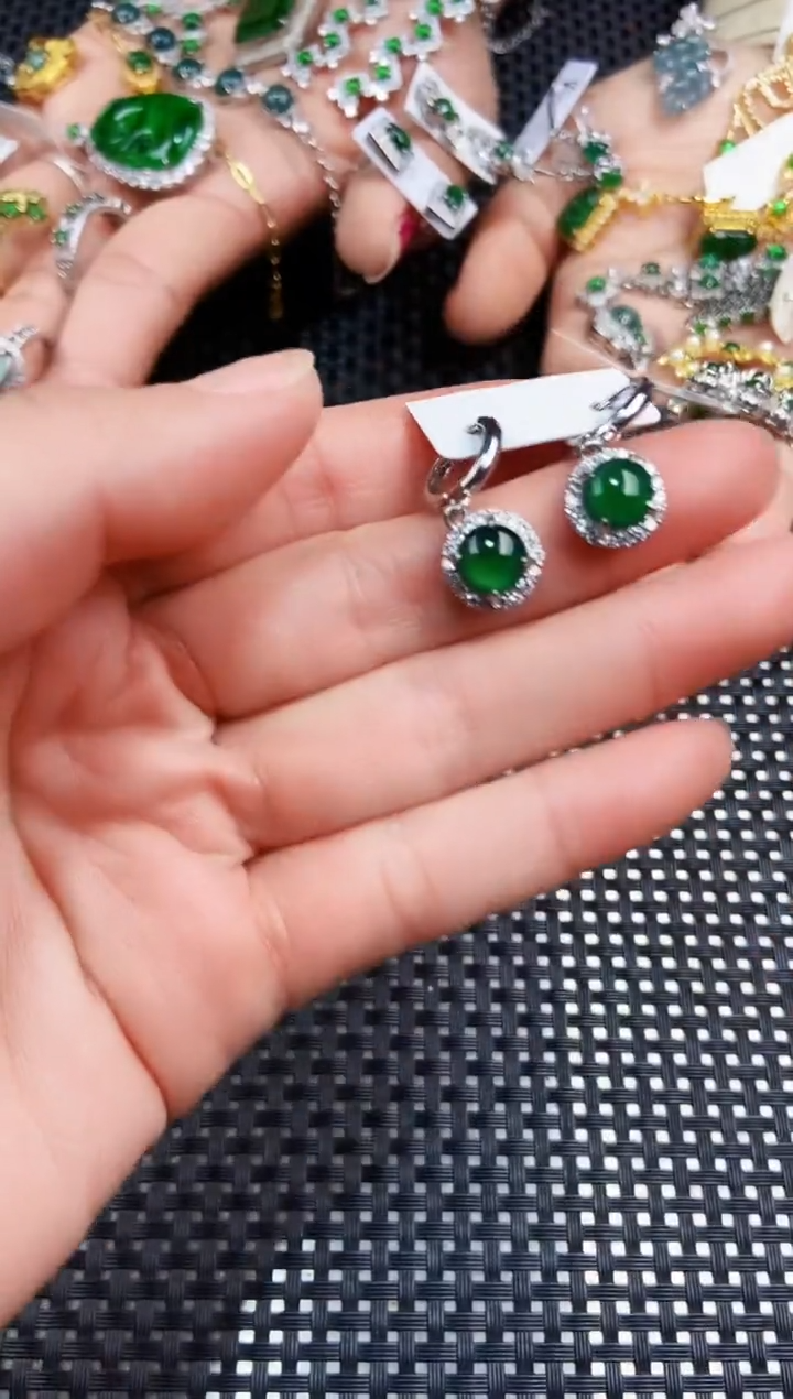【闪购商品】翡翠耳饰未镶嵌111111111